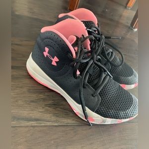Under Armour GS Jets Pink and Black Basketball Shoes SZ 5.5